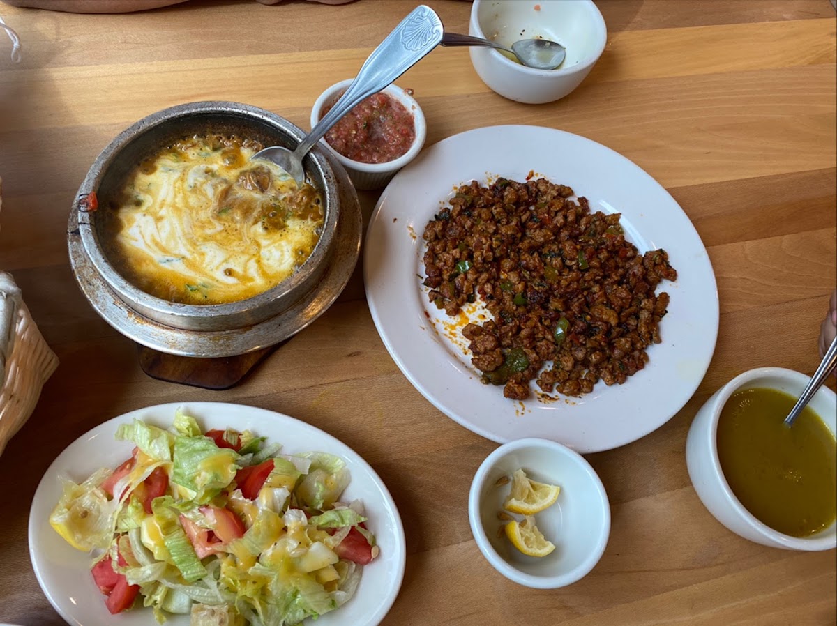 Yemeni Cuisine Restaurant & Cafe المطعم اليمني - Photo 2