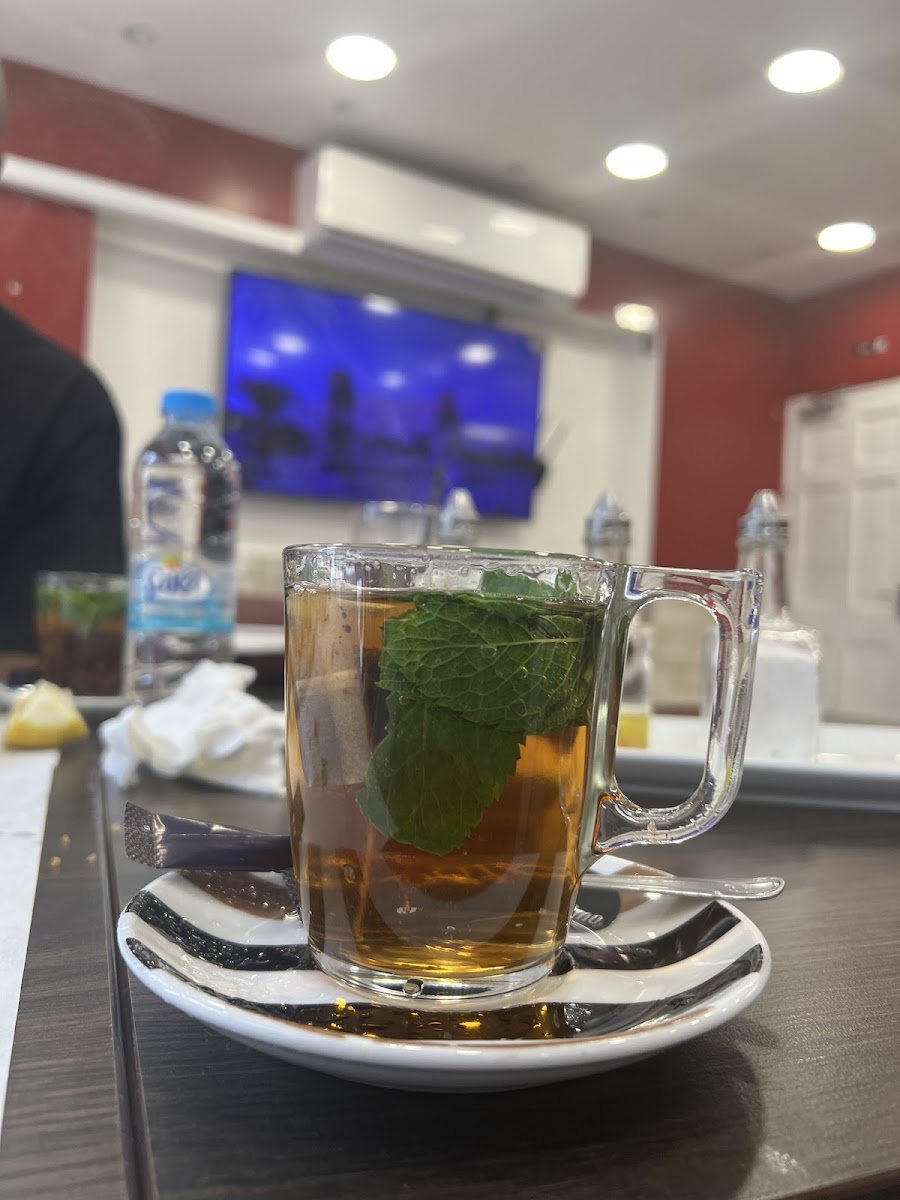 Elhoot Restaurant - Photo 3