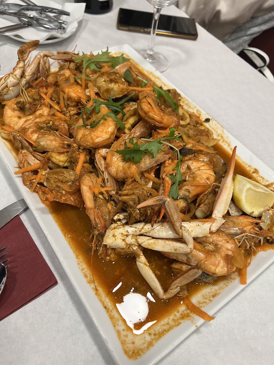 Elhoot Restaurant - Photo 4