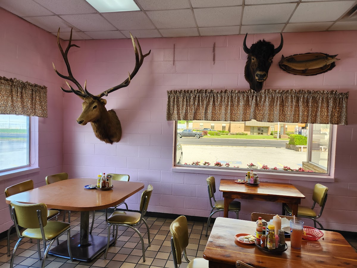Neal's Cafe - Photo 9