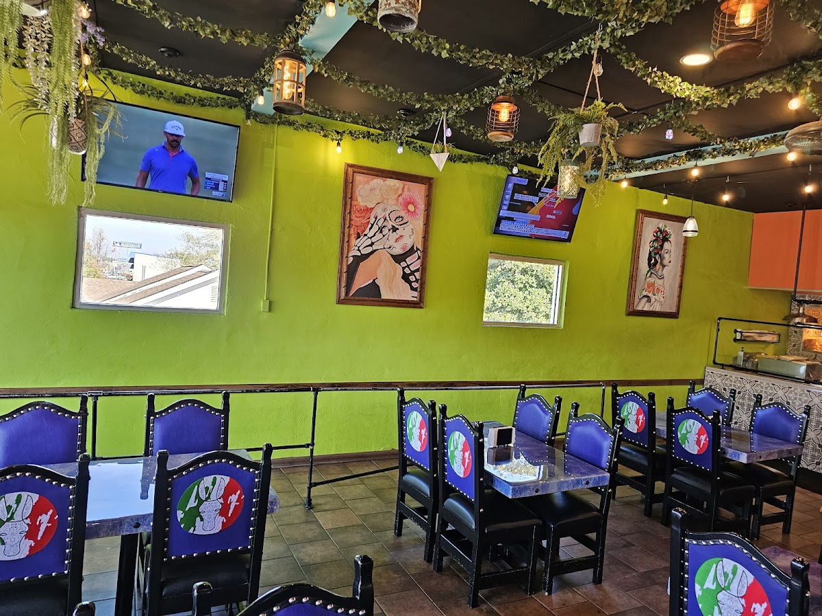 Pepos Burrito Bar - Photo 6