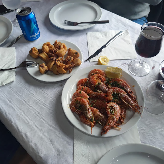 Frituras Y Gambas Al Ajillo