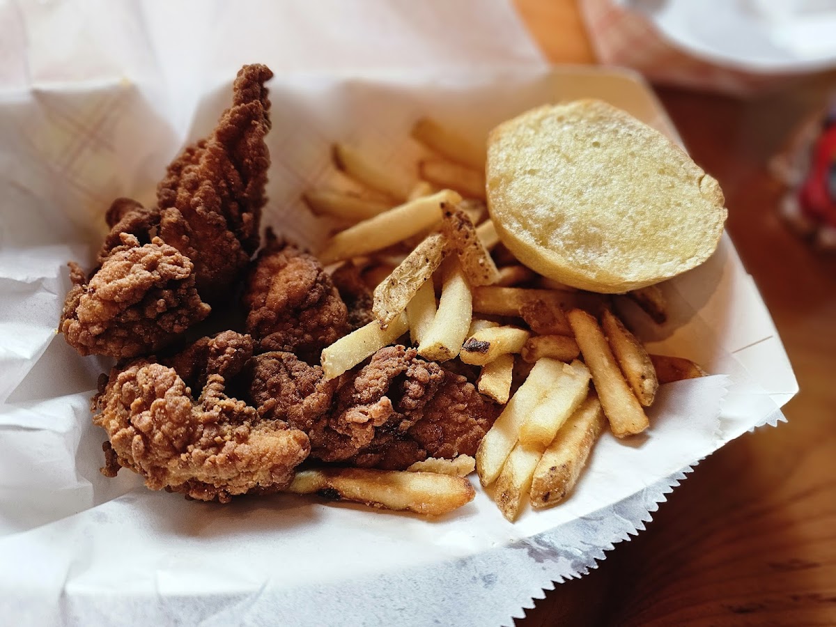 Majek Seafood & Grill - Photo 1