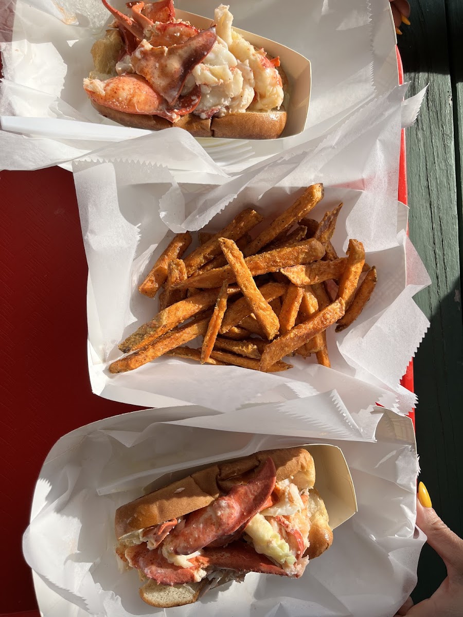 Majek Seafood & Grill - Photo 2