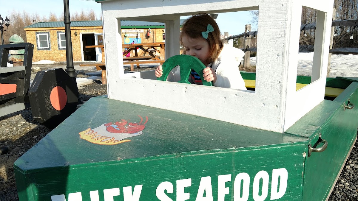 Majek Seafood & Grill - Photo 4