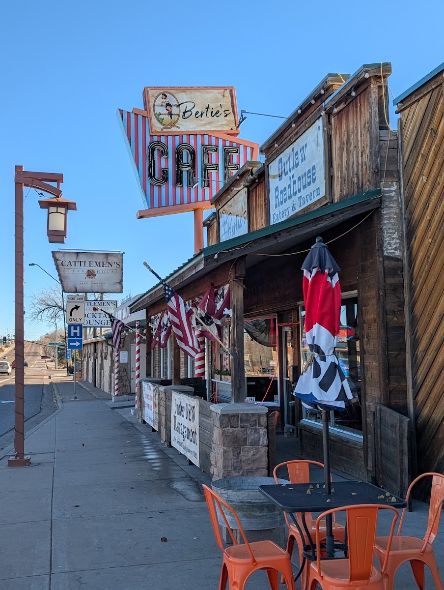 Bertie's Outlaw Roadhouse Eatery & Tavern