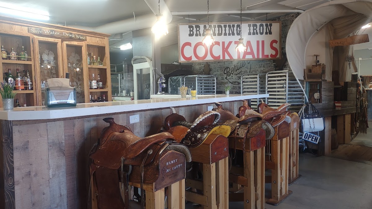 Bertie's Outlaw Roadhouse Eatery & Tavern - Photo 2