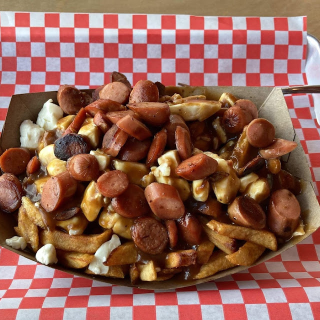 Poutine Moyenne Saucisses