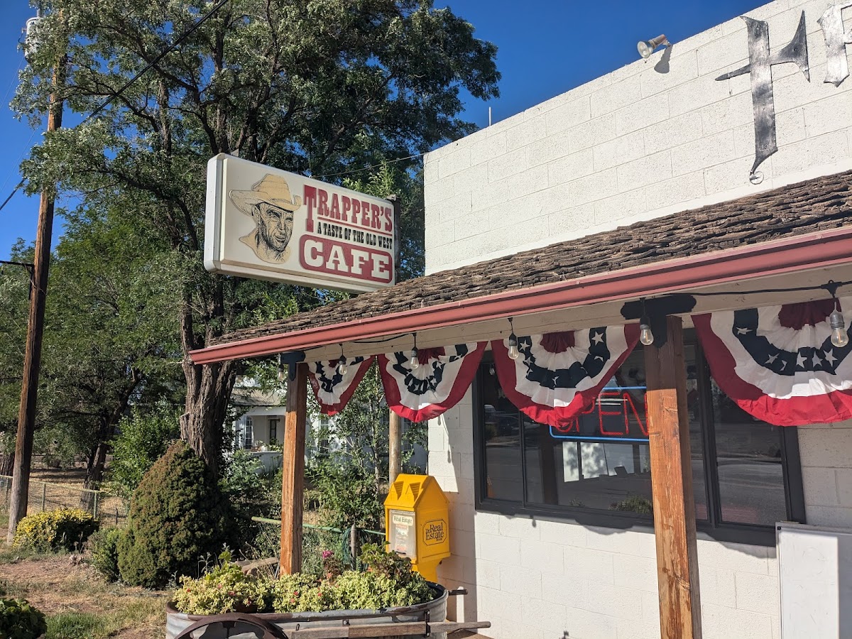 Trapper's Cafe - Photo 9