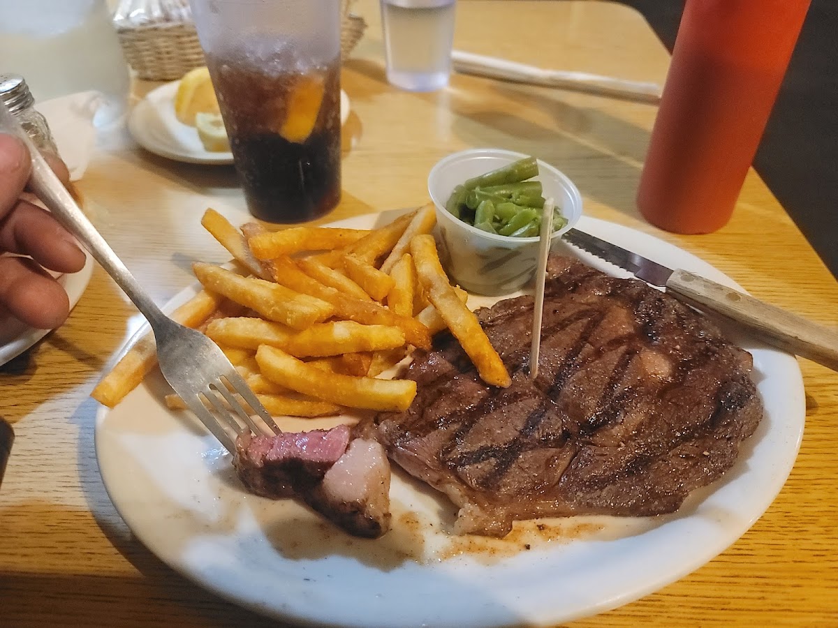 Trapper's Cafe - Photo 4