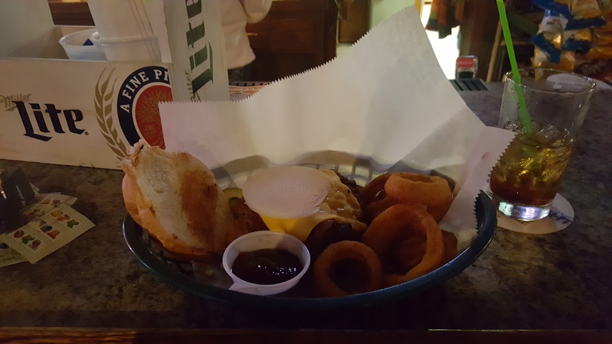 Dayton Bar & Grill - Photo 9