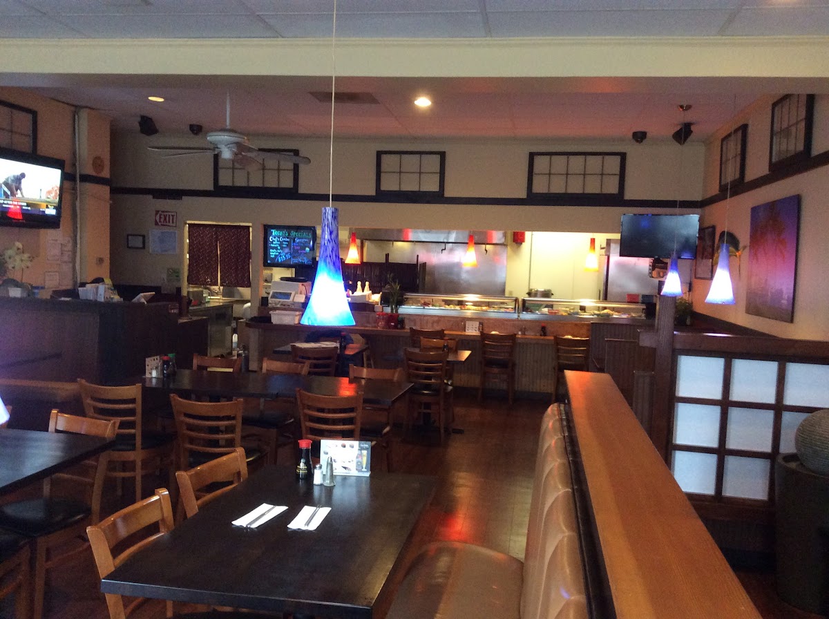 Sam's Sushi Bar & Grill - Photo 4