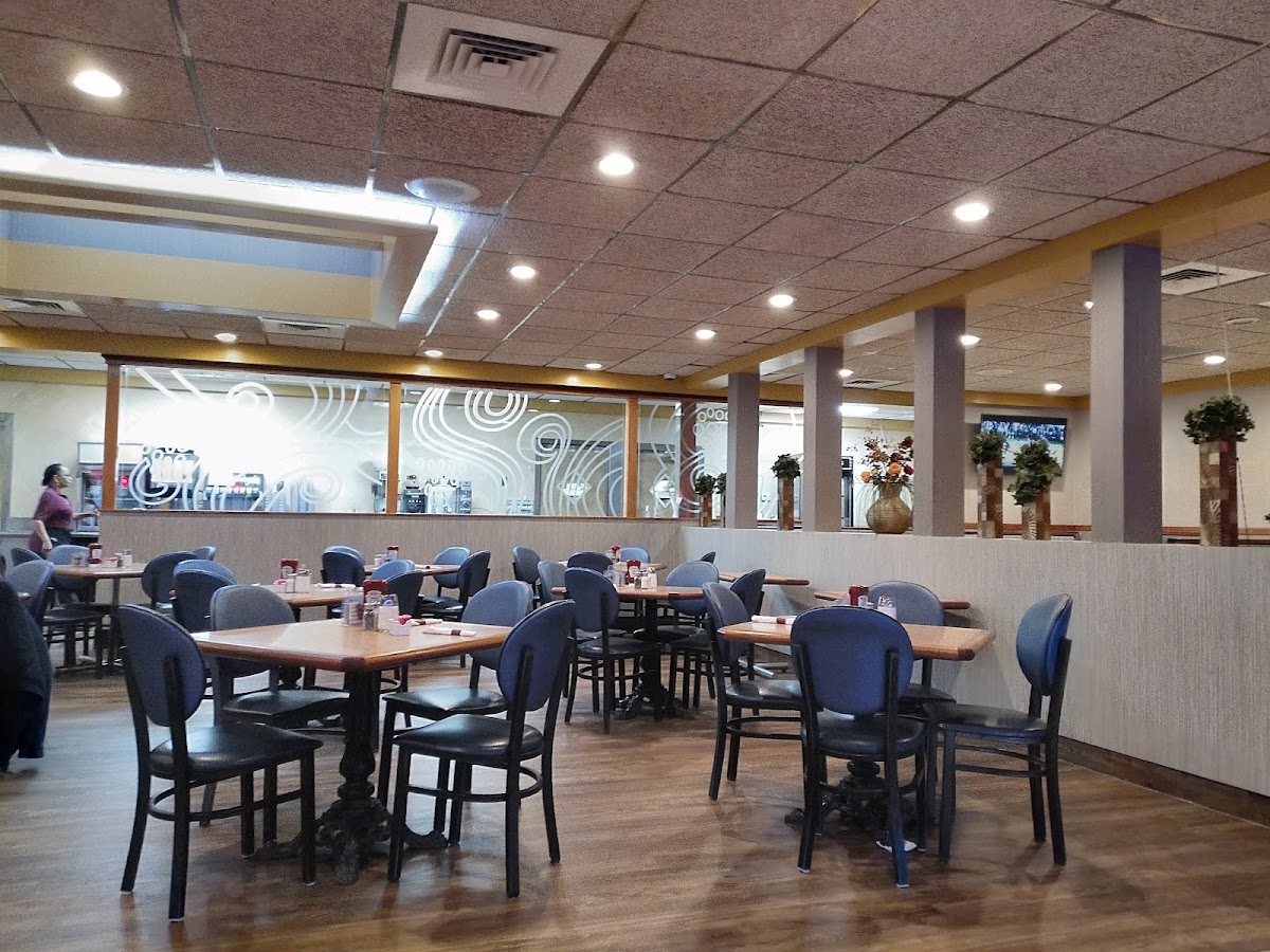 Country Club Diner - Photo 7