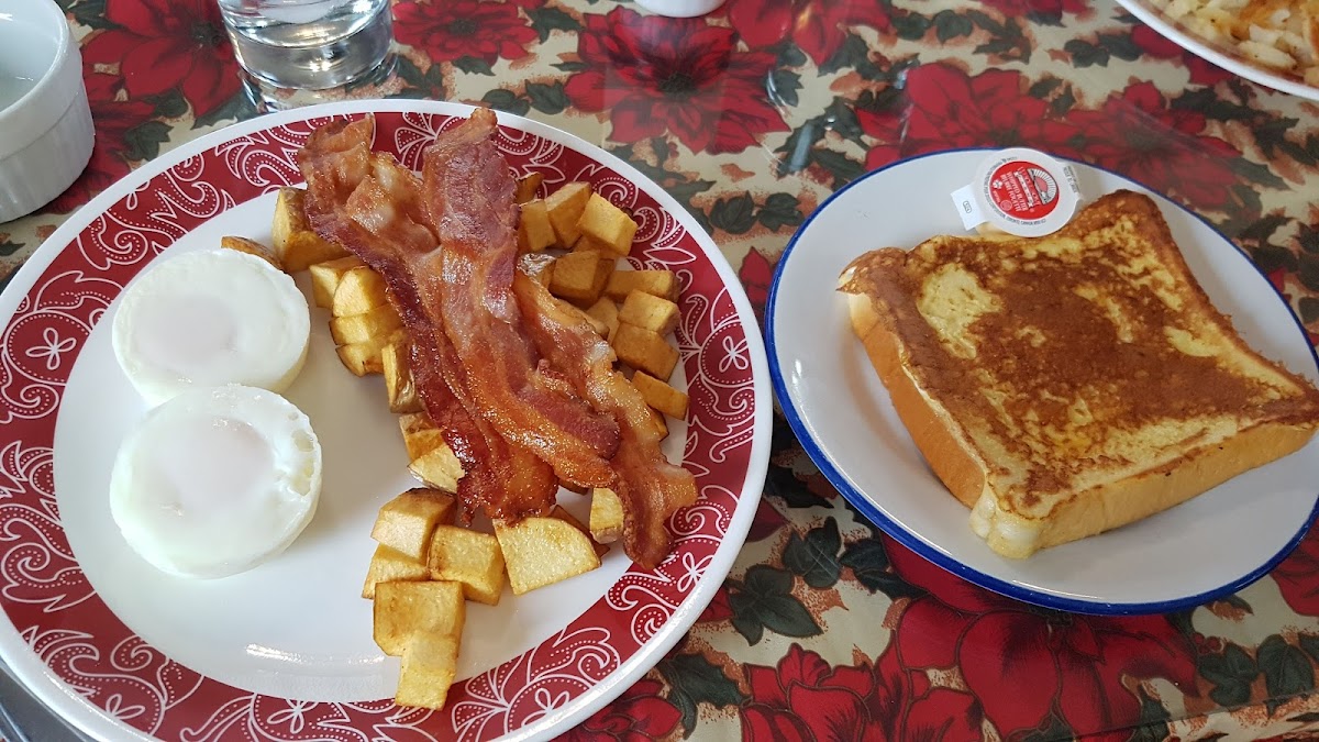 Lil-T's Cafe - Photo 7