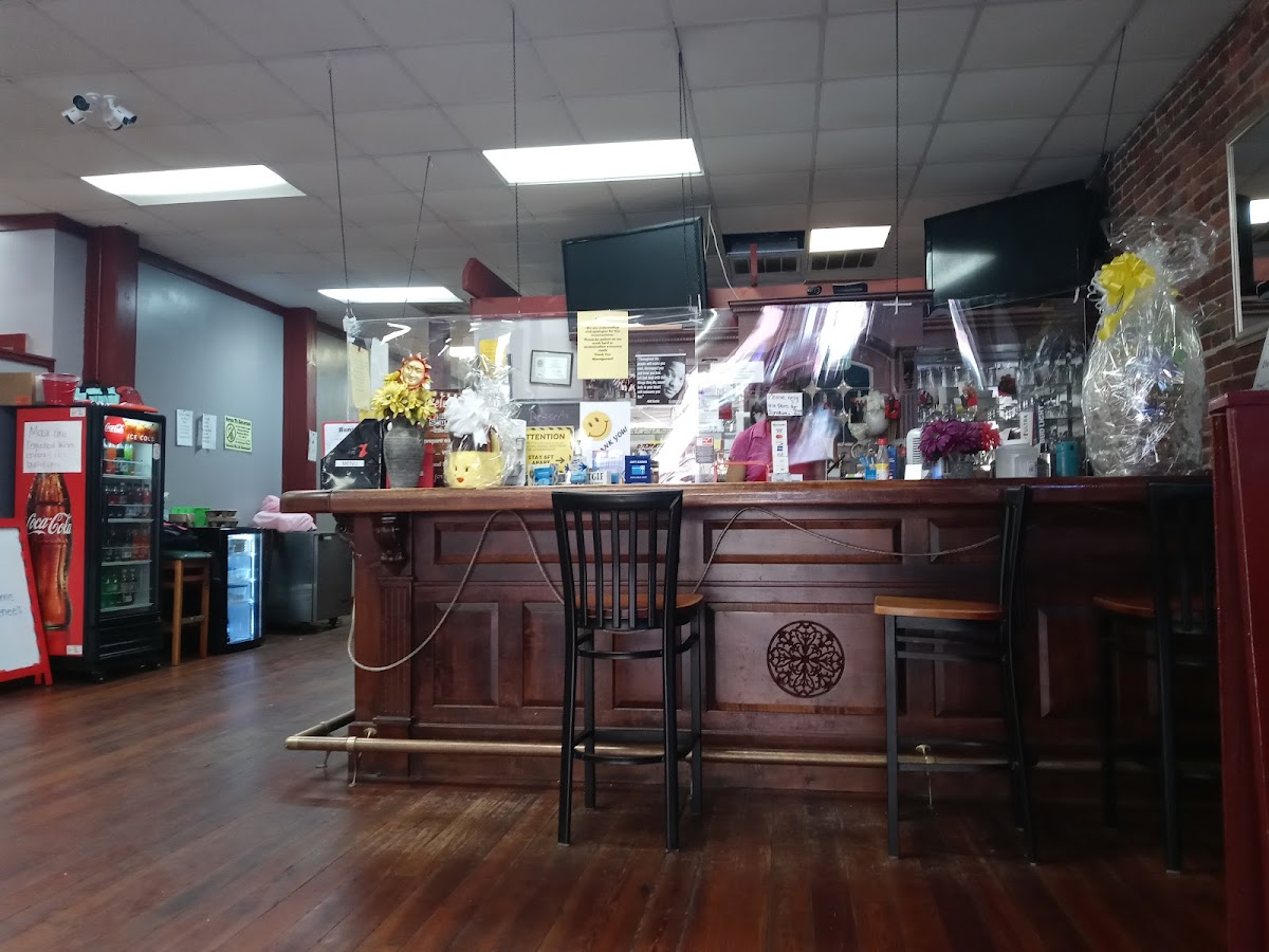 Renee’s Southern Bar & Grill - Photo 7