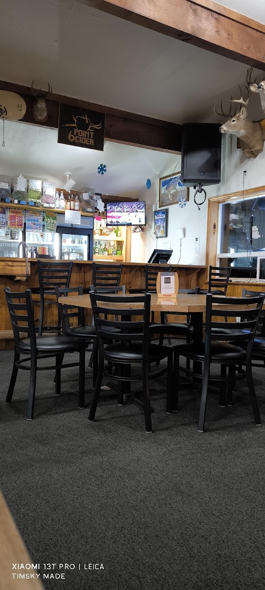 Headwaters Bar and Restaurant - Photo 4