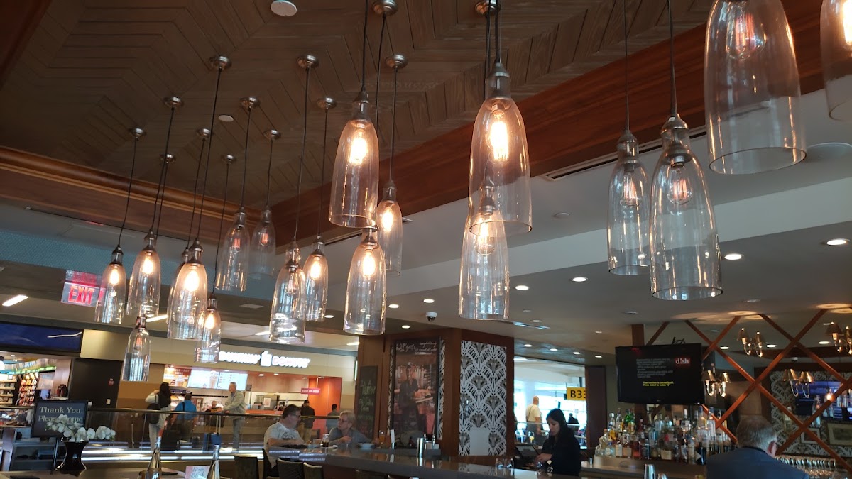 Uptown Brasserie - Photo 8