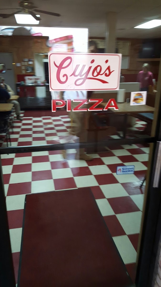 Cujo's Pizza - Photo 3
