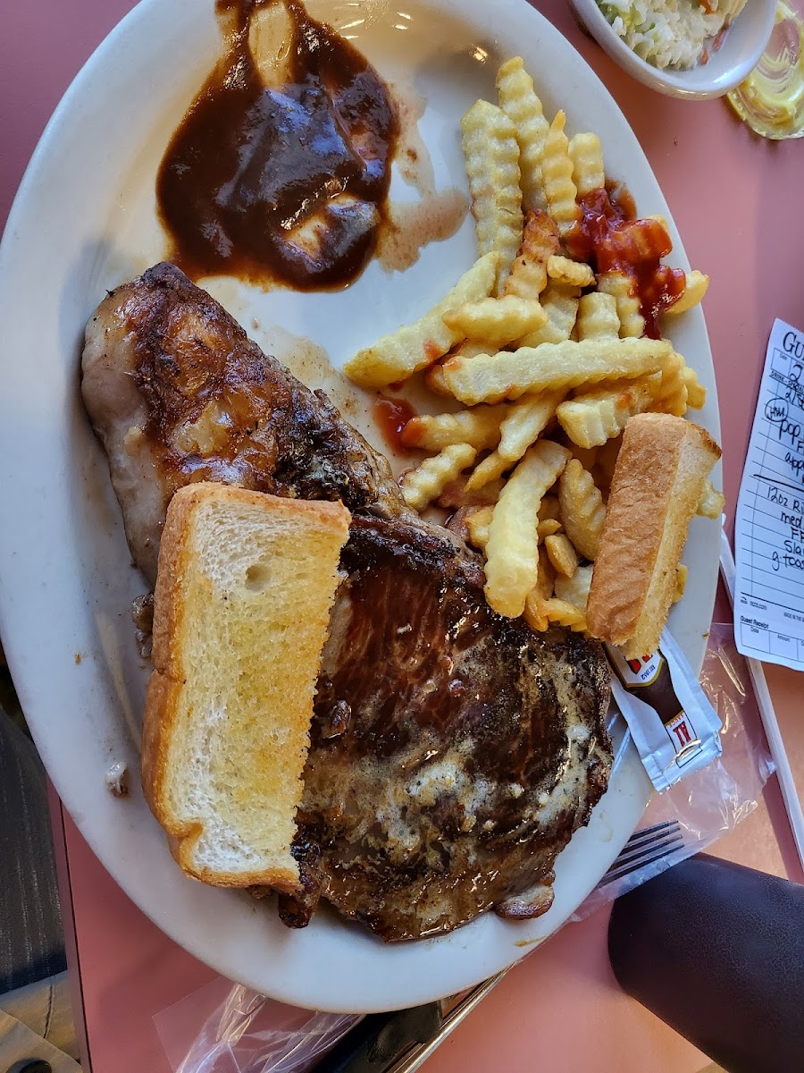 Saddle Mountain Cafe - Photo 4