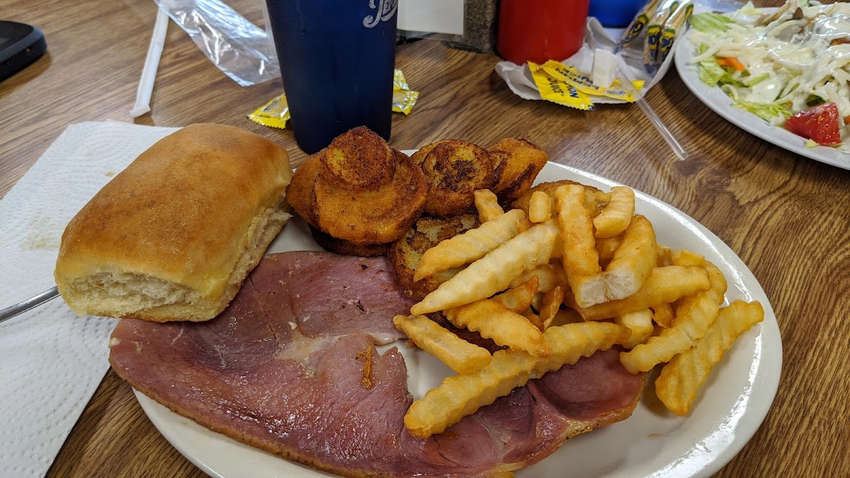 Saddle Mountain Cafe - Photo 6