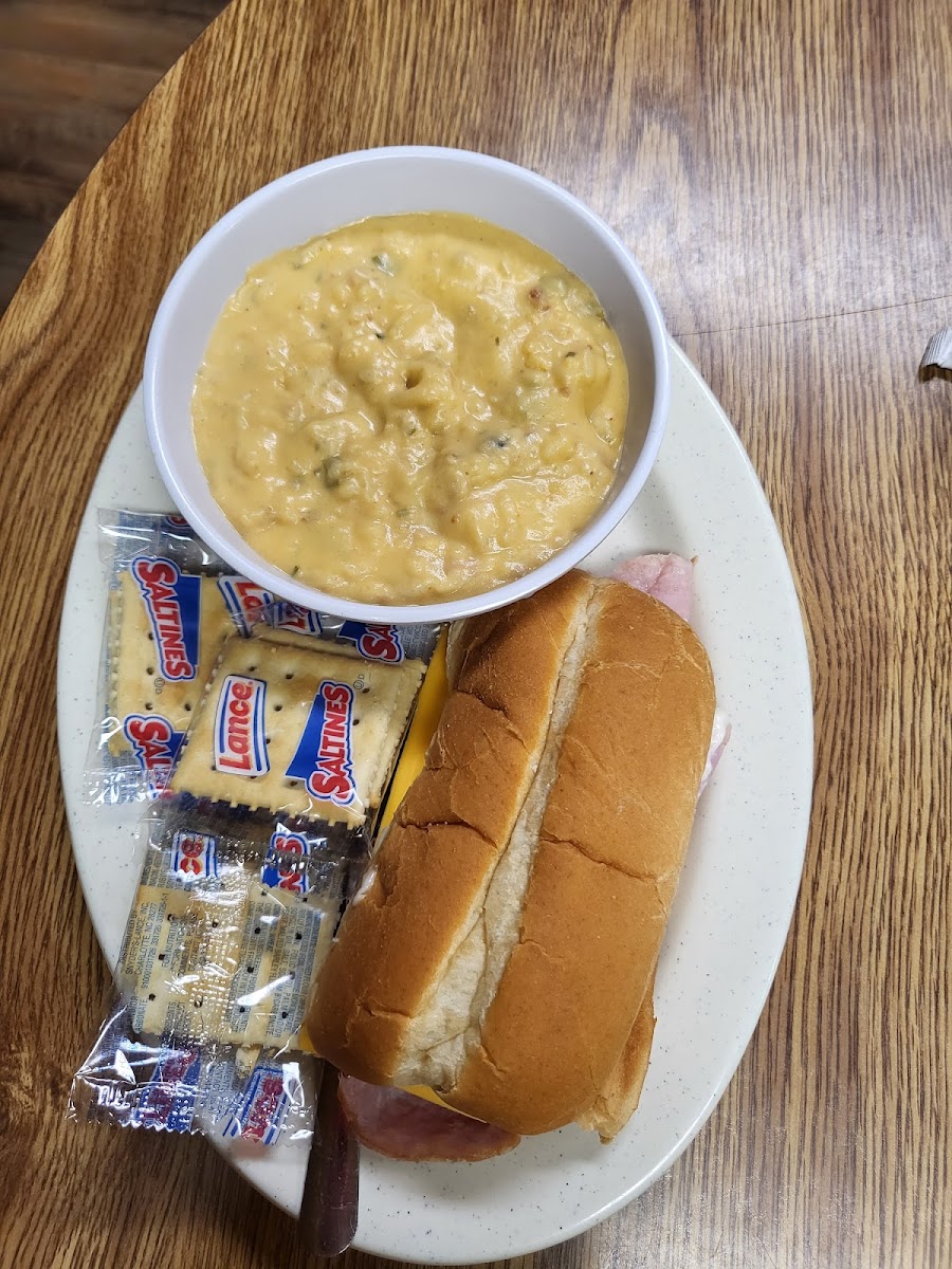 Saddle Mountain Cafe - Photo 7