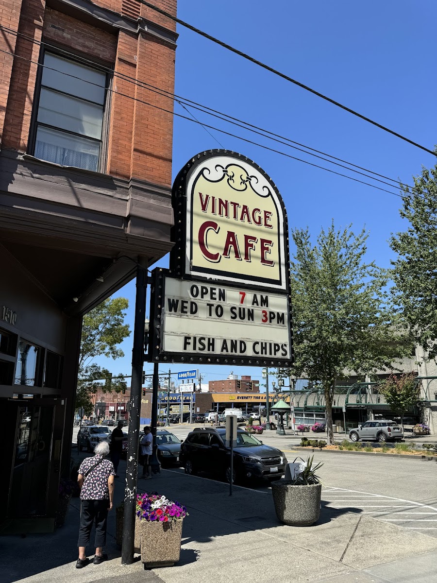 Vintage Cafe - Photo 4