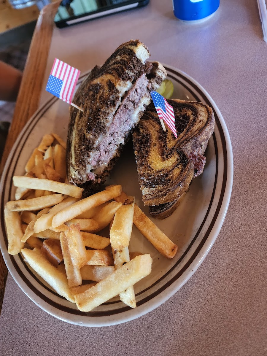 Powell's Restaurant - Photo 1