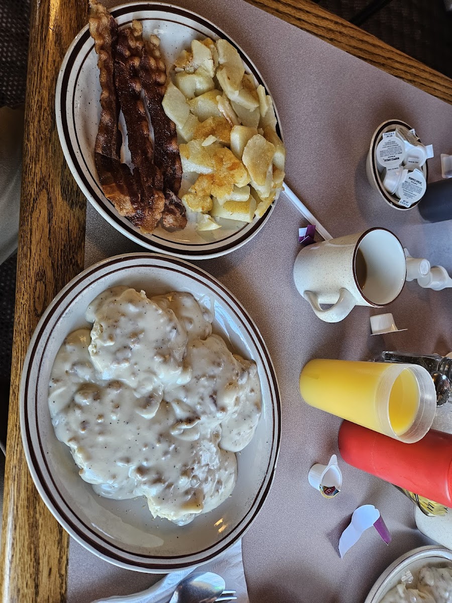 Powell's Restaurant - Photo 6