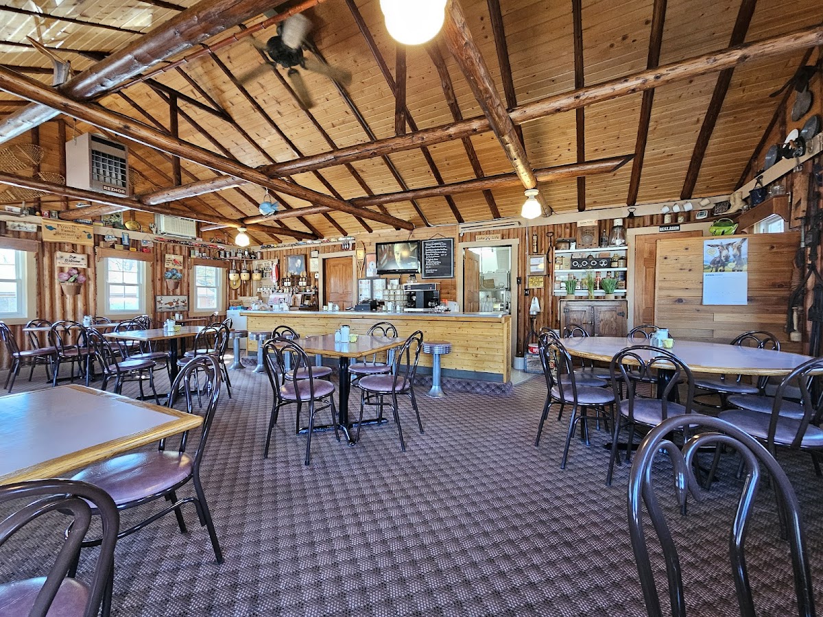 Powell's Restaurant - Photo 8