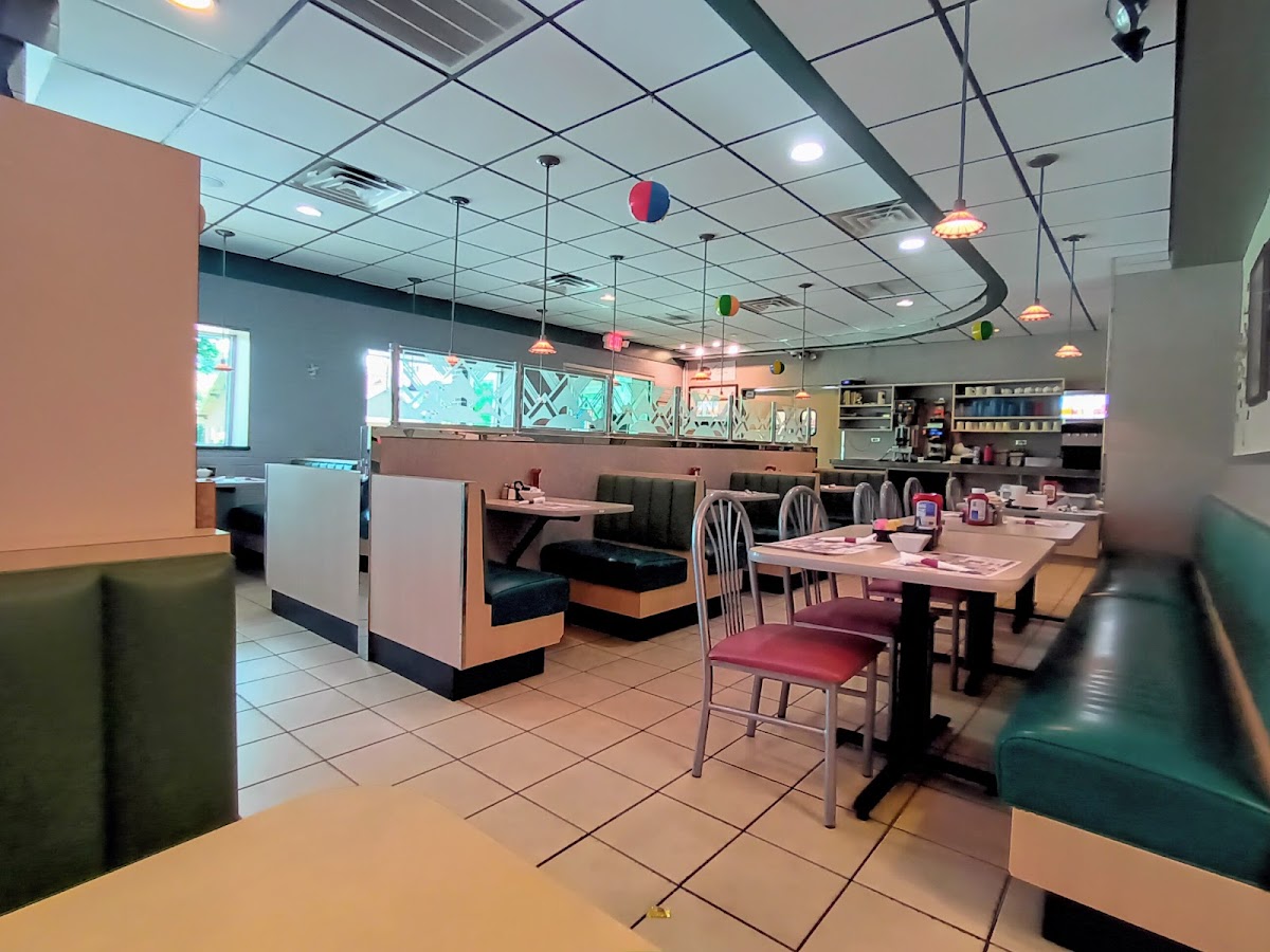Laurys Station American Grill - Photo 1