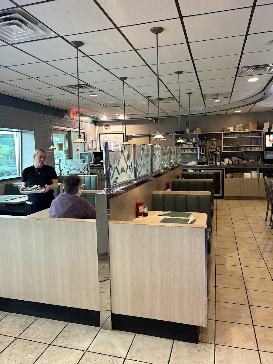 Laurys Station American Grill - Photo 7
