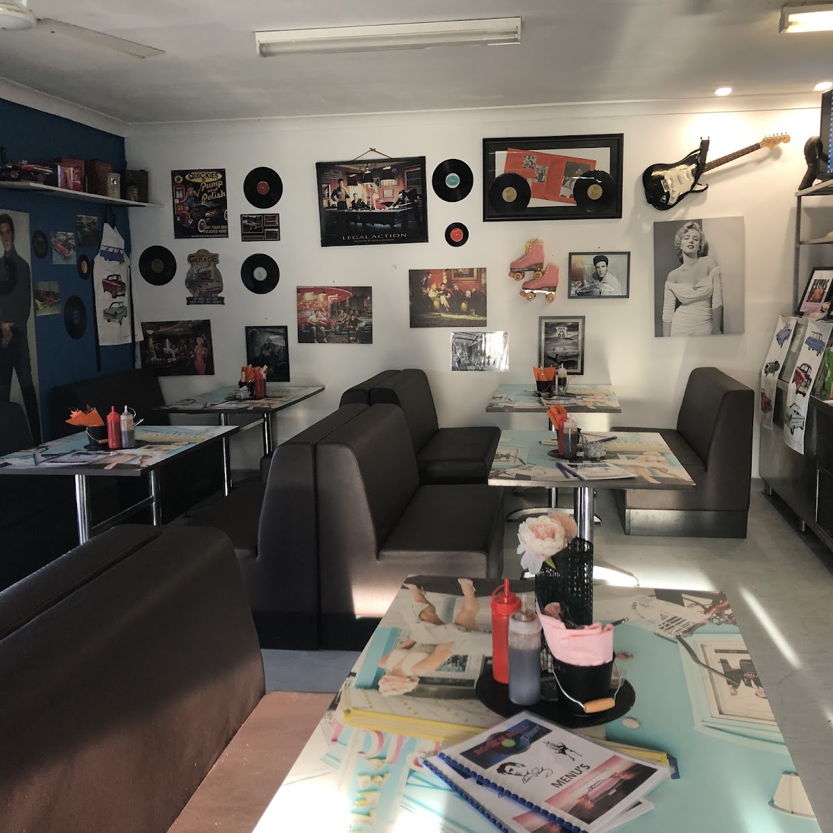 Rock N Roll diner and takeaway - Photo 2