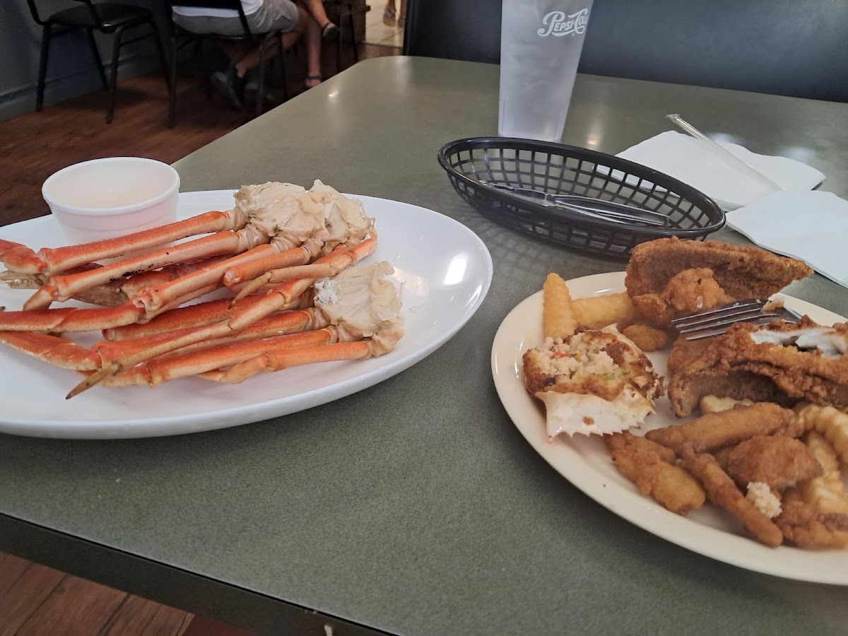 Madison's Prime Rib Steak & Seafood - Photo 2