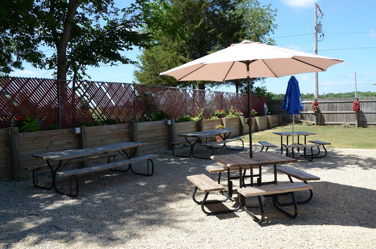 Willowdale Tavern - Photo 2