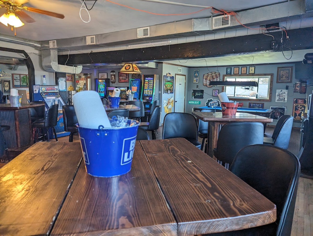 Willowdale Tavern - Photo 3