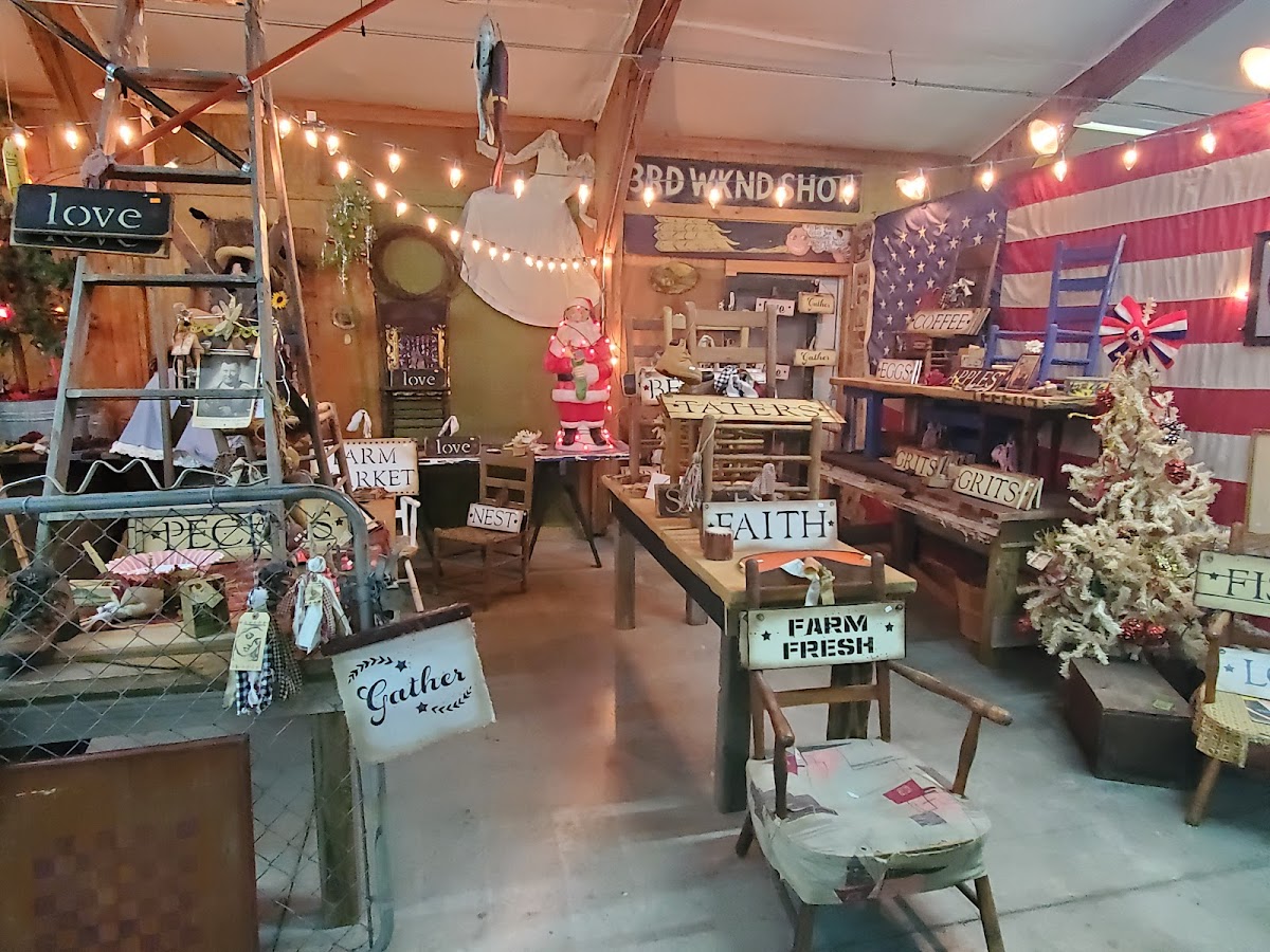 Trader's Cafe - Photo 1