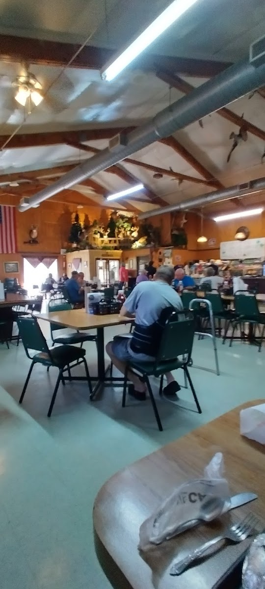 Trader's Cafe - Photo 4