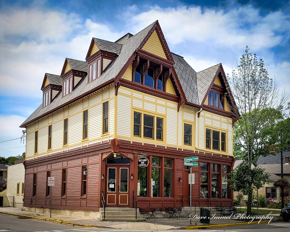Settlers Inn - Photo 2
