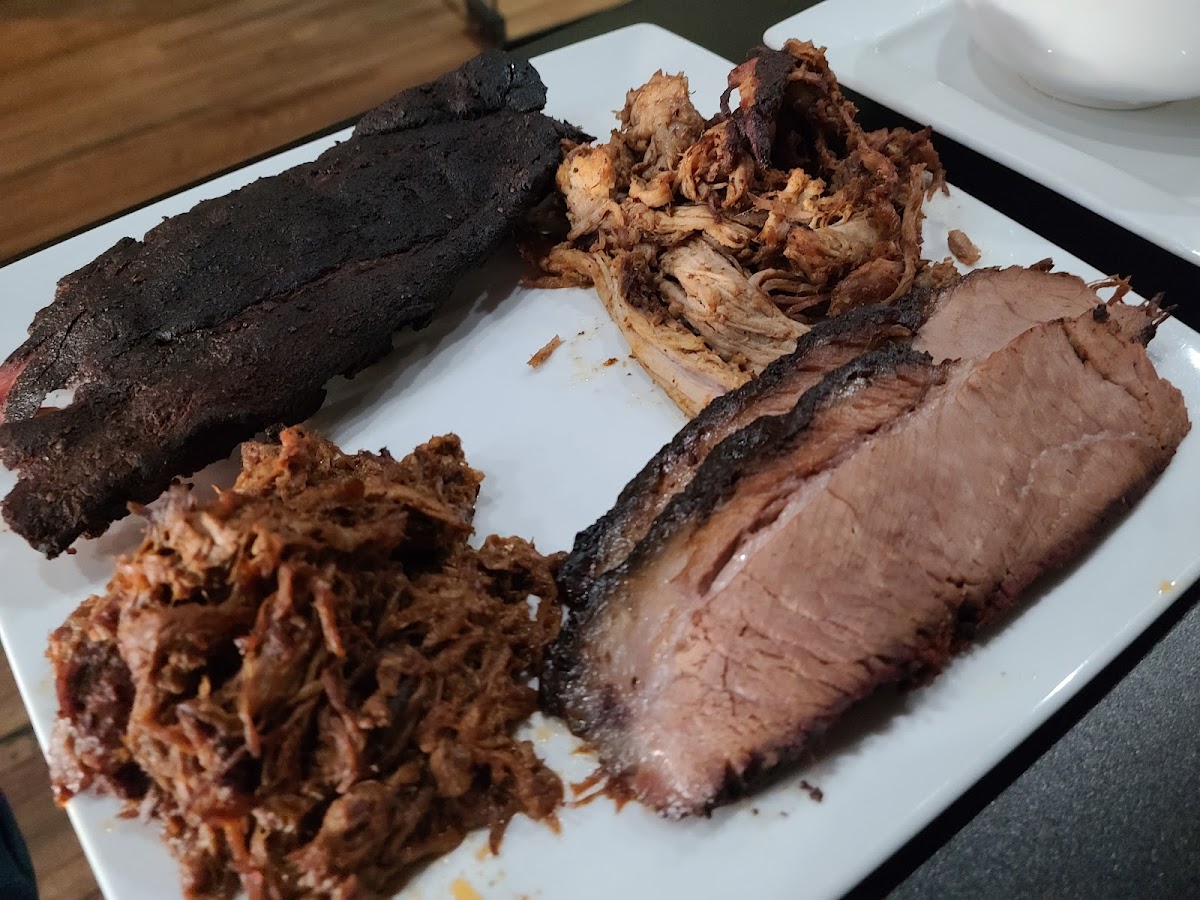 Big Billy's BBQ bar and grill - Photo 6