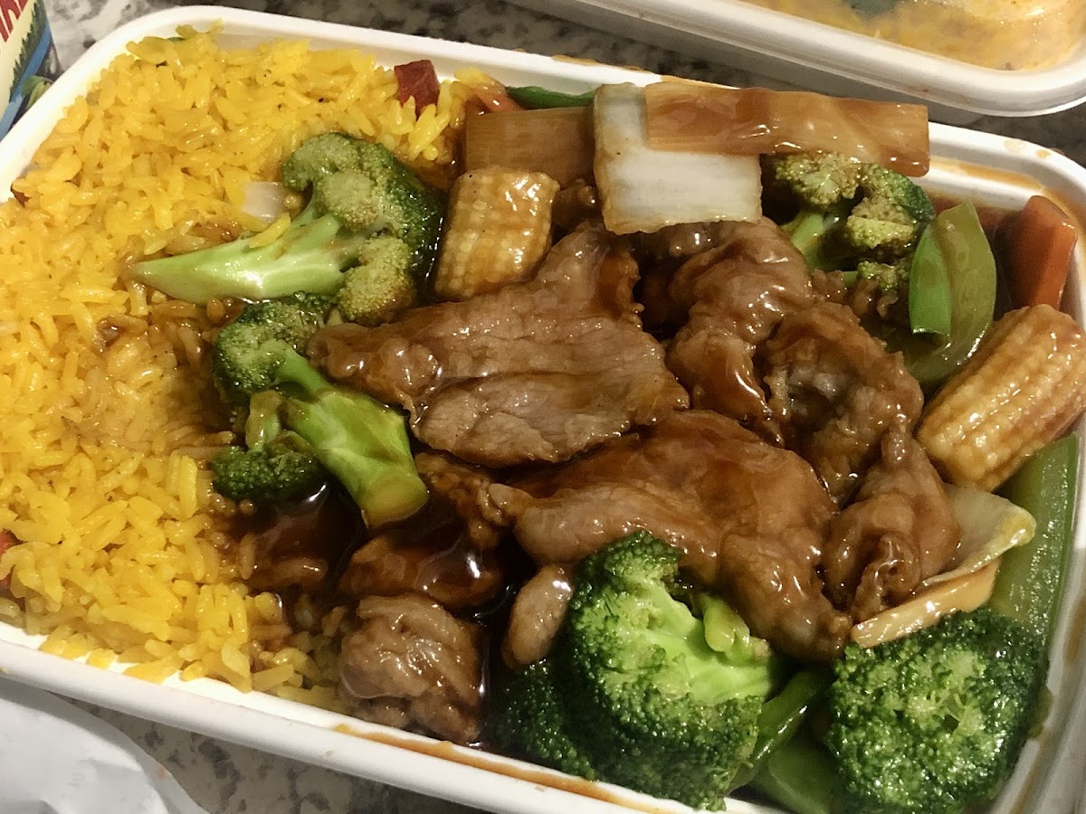 Chinatown Chinese Restaurant - Photo 6