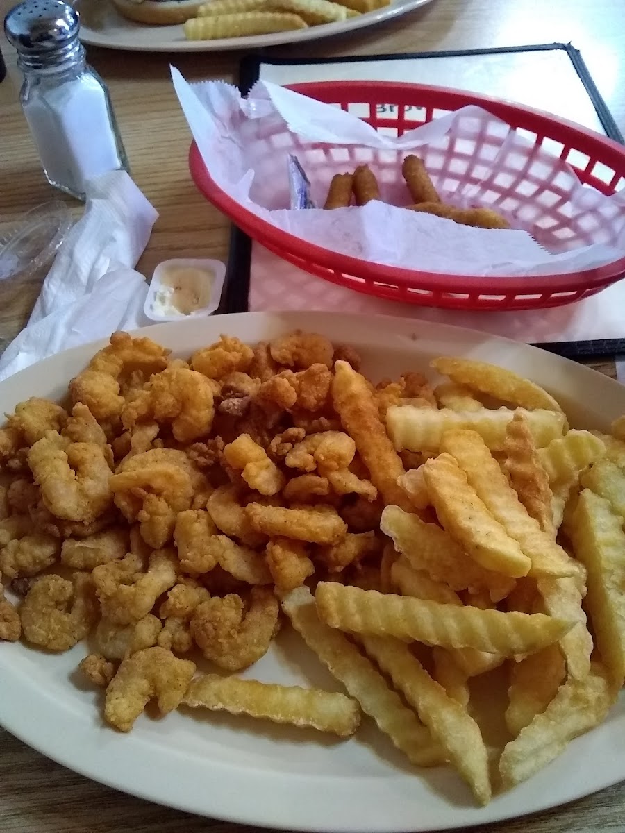 Brown's Cafe - Photo 7