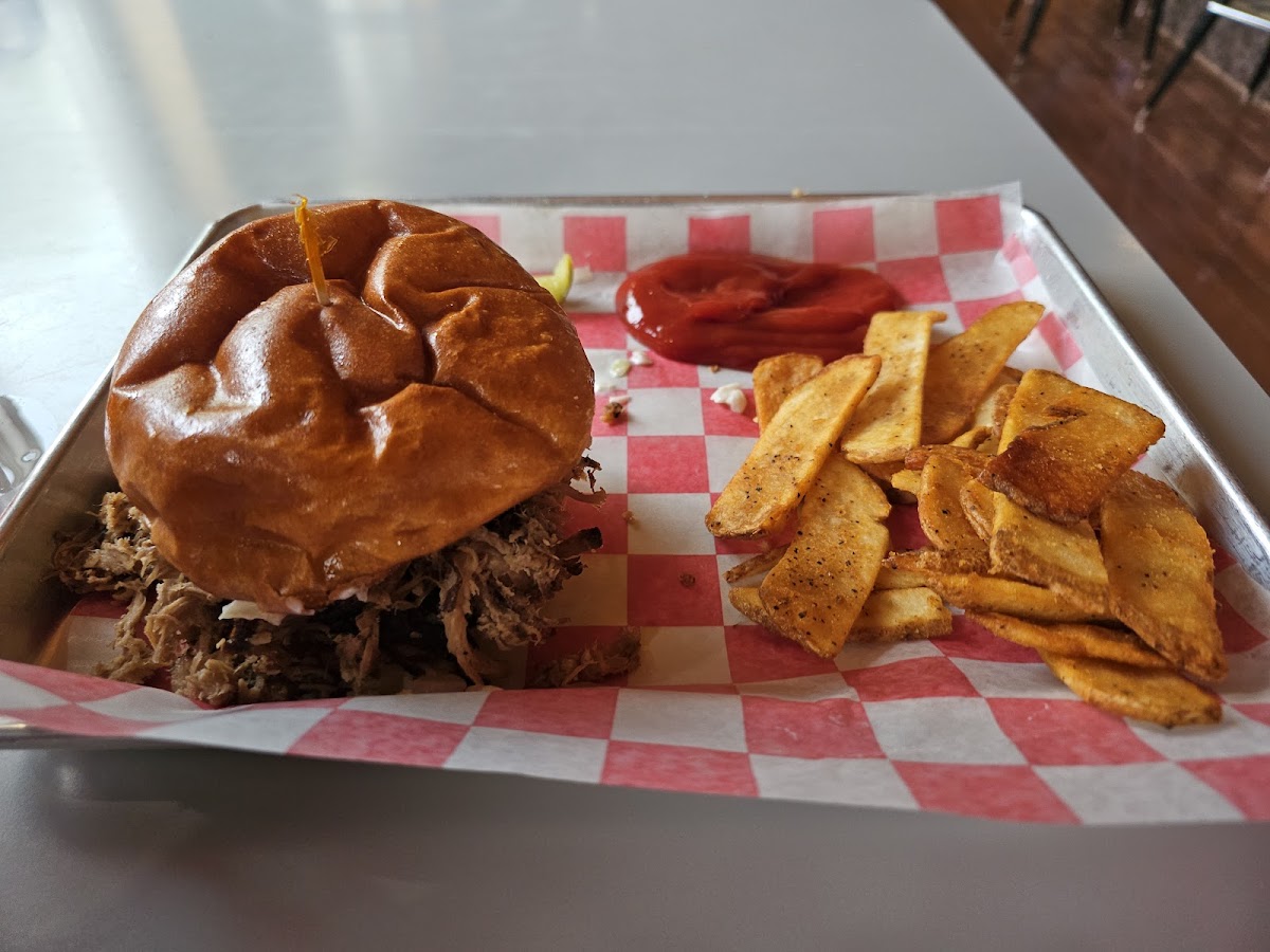 Kim's Tally Ho - Photo 1
