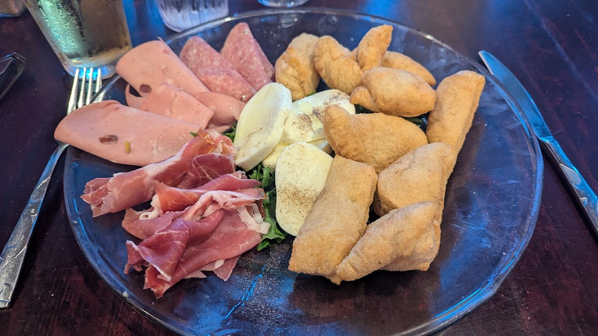 Enrigo Italian Bistro - Photo 4