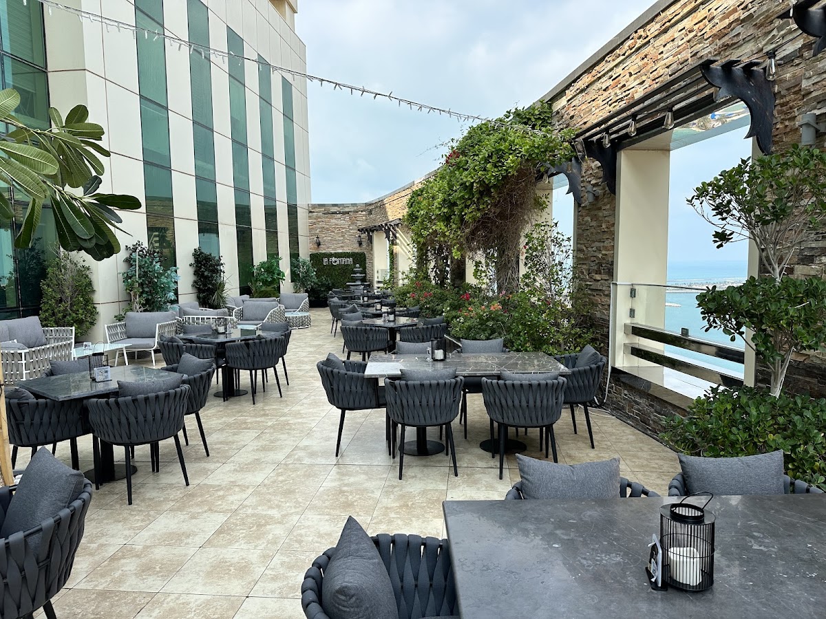 La Fontana Restaurant & Café - Photo 8
