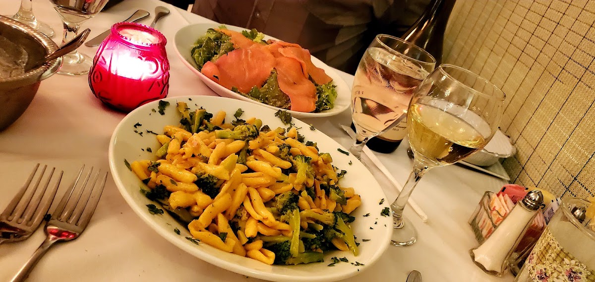 Guisseppe's Restaurant - Photo 1