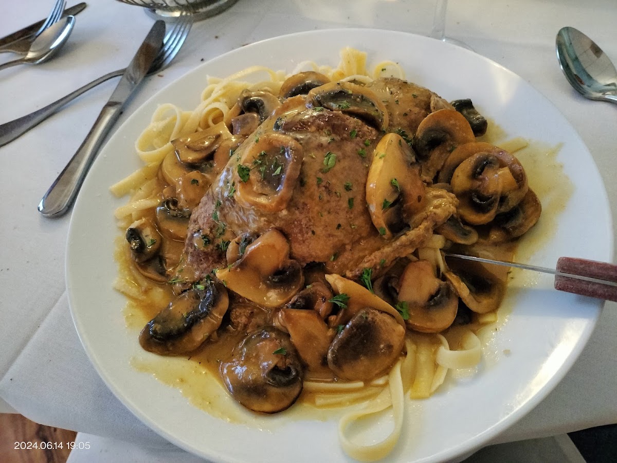 Guisseppe's Restaurant - Photo 2
