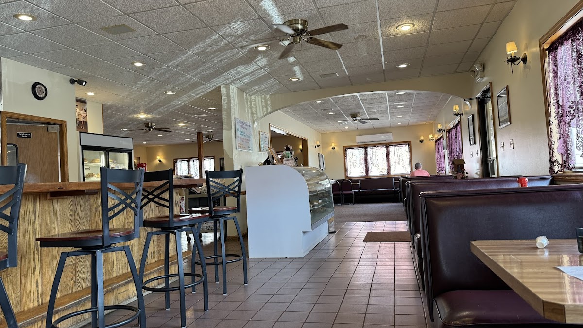 Curt's Family Restaurant - Photo 4