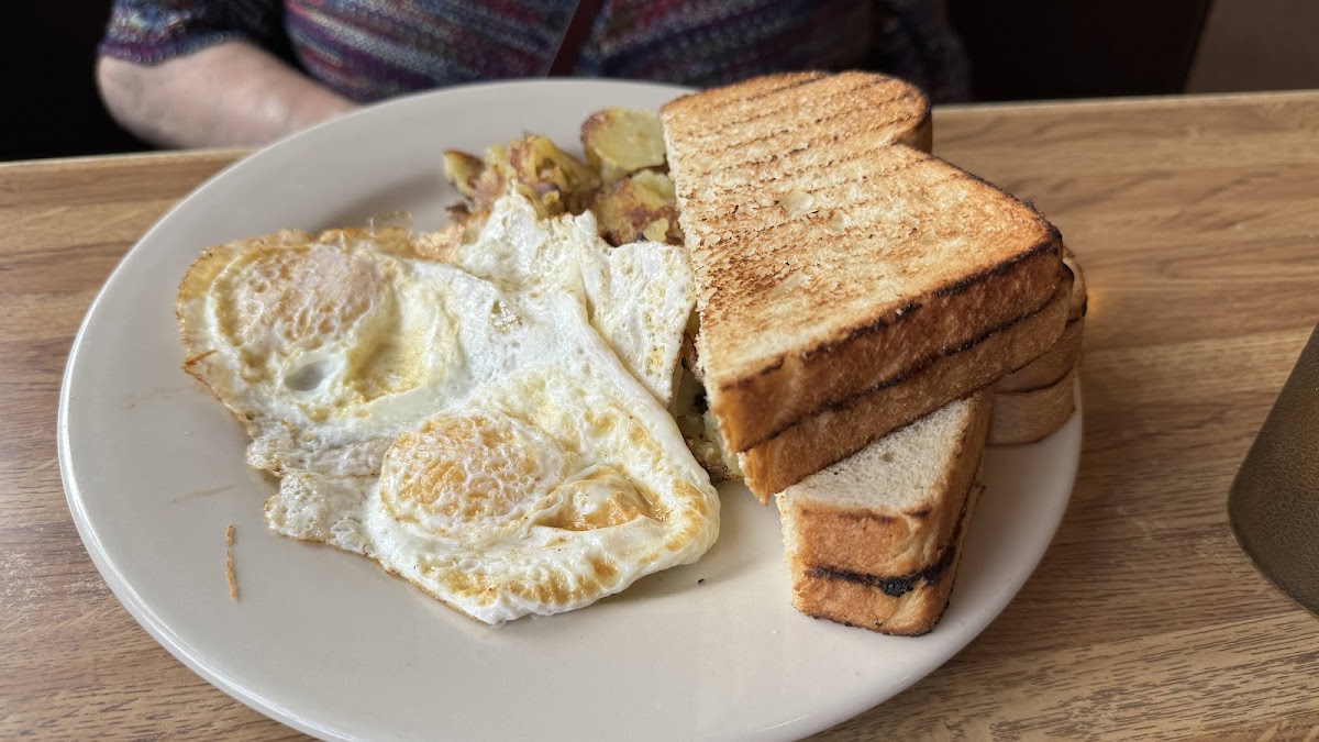 Curt's Family Restaurant - Photo 7