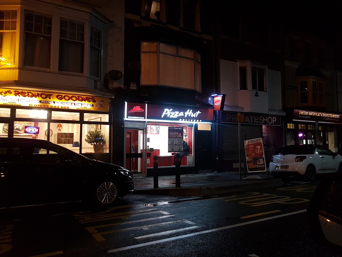 Pizza Hut Newport Cardiff Road - Photo 6