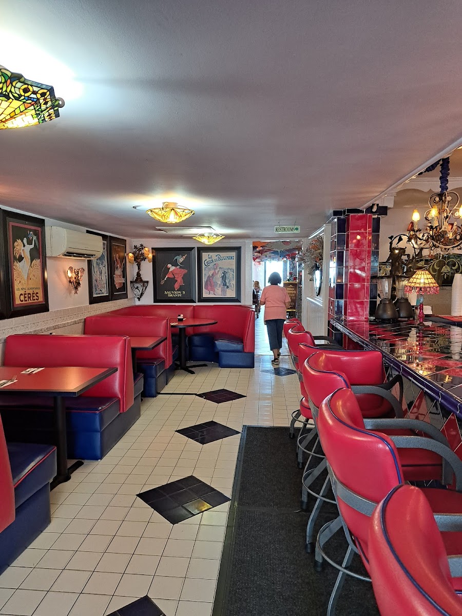 Serendipity Restaurant - Photo 2